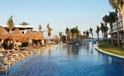 Excellence Playa Mujeres Lazy river/main pool